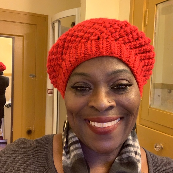 Meet your Posher, Dee - Picture 3 of 7